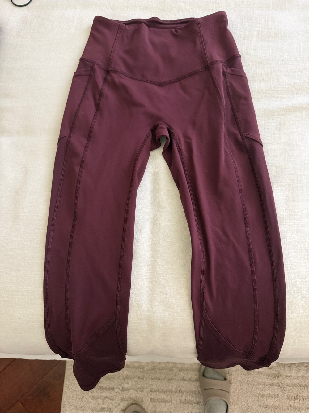 Lululemon wine colored /maroon burgundy leggings pocket on side